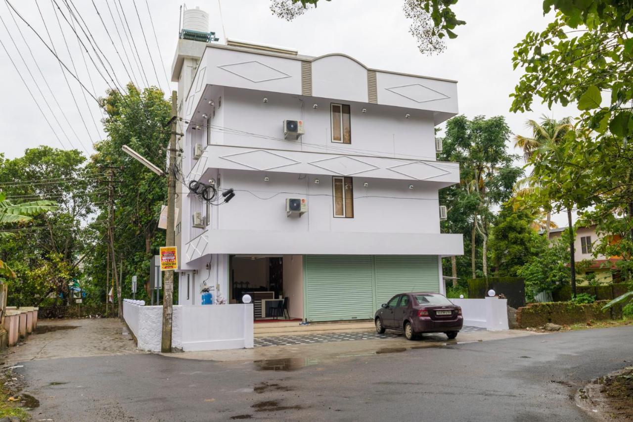 Blue Bell Cochin Airport Hotel Nedumbassery Kültér fotó