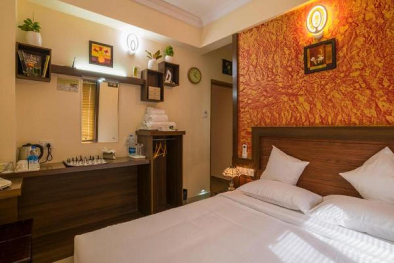Blue Bell Cochin Airport Hotel Nedumbassery Kültér fotó